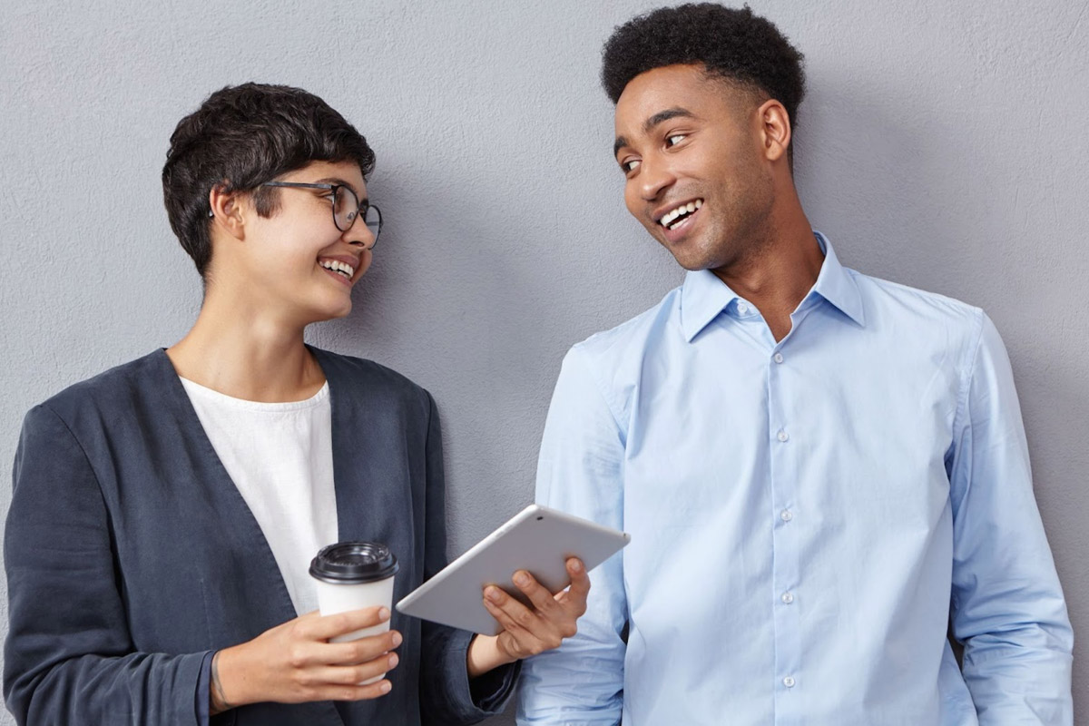 How to Win a Rejected Employment Pass Appeal A consultant talking to a professional on ways to get a successful appeal for a rejected employment pass