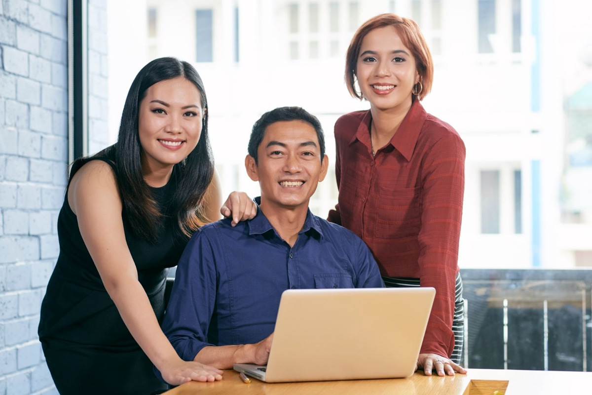 A PEO team providing local market insights and HR solutions to a foreign company entering Singapore.